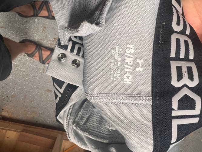 Gray Men's Small Youth Under Armour Game Pants (Used)
