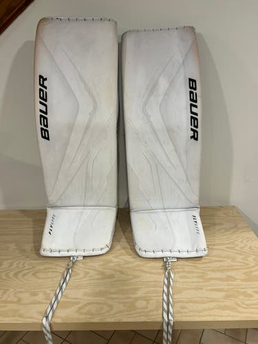 XL 2024 Bauer FlyLite Goalie Leg Pads (Used)