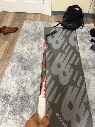 Bauer Vapor Flylite Right Handed Hockey Stick P28 70 Flex (New)
