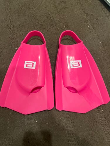 DMC swimming training fins US9.5-10.5 pink (Used)
