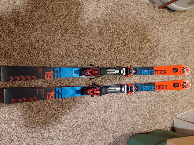 Men's 2018 Volkl 180 cm Racing Racetiger GS Skis With Bindings Max Din 16 (Used)