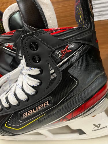Detroit Red Wings Gustafsson Bauer Vapor 2X Pro Hockey Skates Pro Stock 9.5 (Used)