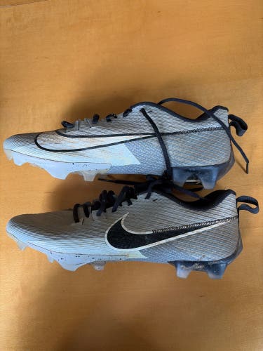 Gray Men's Size M 10.5 (W 11.5) Adult Nike Molded Cleats Cleats (Used)