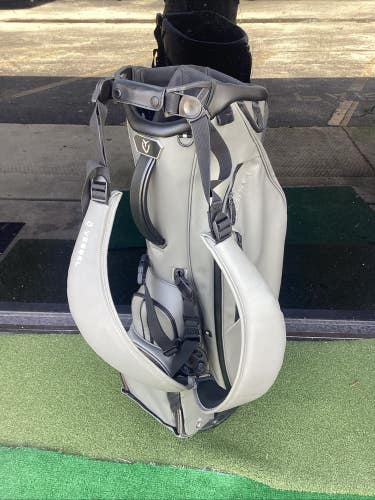 Vessel Golf Lightweight Stand Bag With 6-Way Dividers Gray