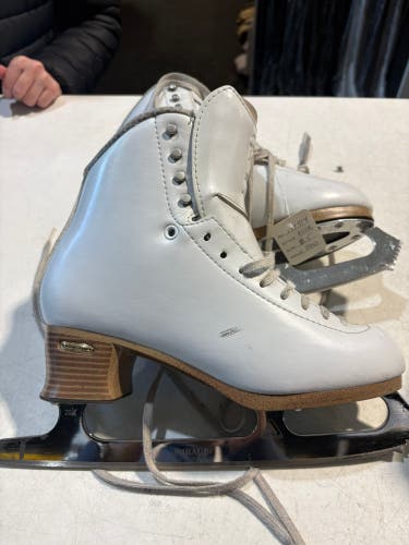 Jackson Ultima Elle Figure Skates B Adult 8.5 (Used)