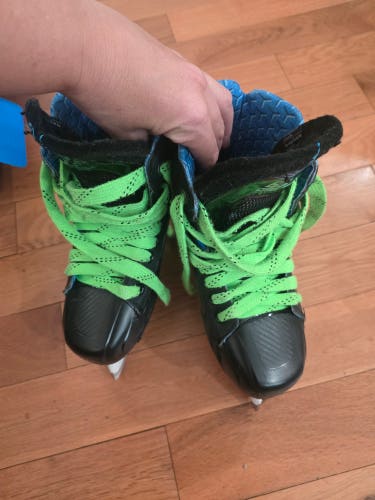 Bauer GSX Hockey Goalie Skates Extra Wide Width Size 3.5 (Used)