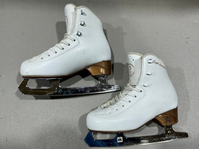 White Risport Figure Skates Junior 1/8 1/3 (Used)