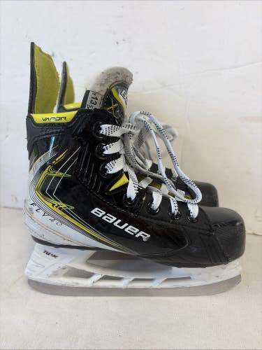 Junior Youth Size 13.5 Bauer Vapor FLY40 Ice Hockey Skates