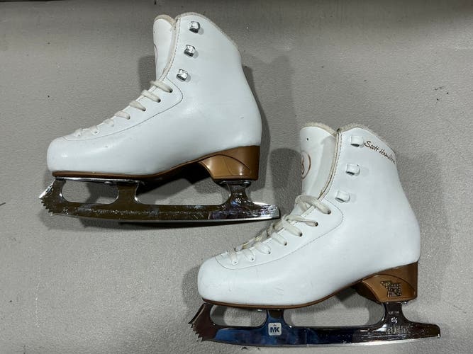 White Risport Figure Skates Junior 225 (8 1/3 ) (Used)