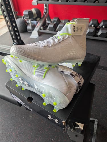 M 12.0 (W 13.0) Under Armour MC Highlight - White (New)