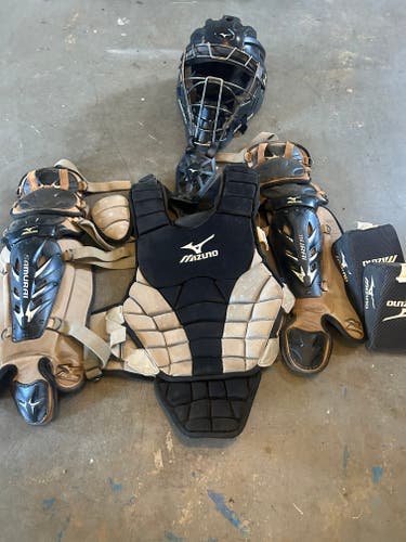 Black/Gray Mizuno Samurai Catcher's Set (Used)