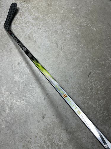 87 Flex P92 Senior Bauer Vapor Hyperlite2 Right Hand Hockey Stick (Used) Pro Stock