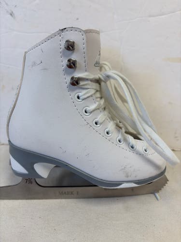 Jackson Ultima 150 Figure Skates B Junior 12 (Used)