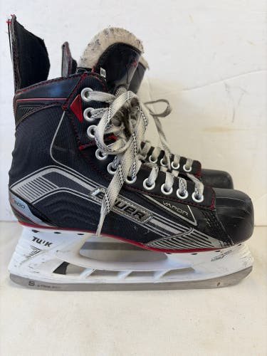 Black Bauer Vapor X500 Hockey Skates Regular Width 6 (Used)