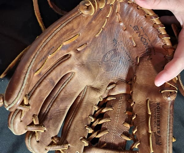 Vintage Nokona Classic Walnut WB-1150 11.5" Infield Baseball Glove RHT "The American Glove"