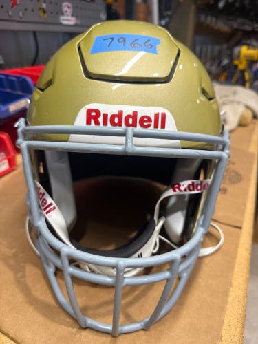 USED RIDDELL FLEX ADULT HELMET - MEDIUM - VEGAS GOLD