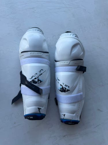 Intermediate Bauer Vapor 14" Shin Pads (Used)