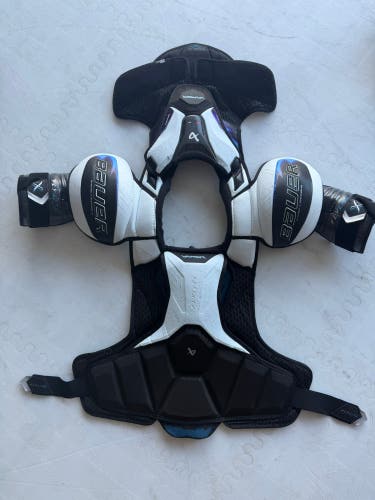 Men's Medium Intermediate Bauer Vapor Flylite Shoulder Pads (Used)