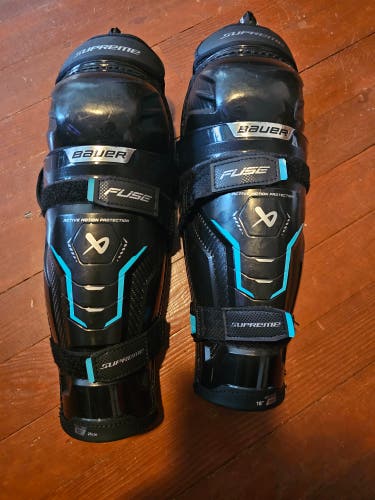 Youth Bauer Supreme Fuse 10" Shin Pads (Used)