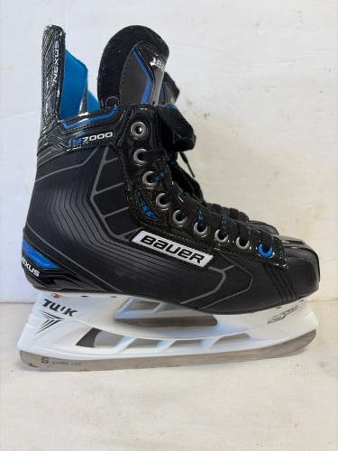 Black Bauer Nexus N7000 Hockey Skates Regular Width 7 (Used)