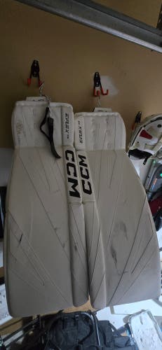 33" CCM Eflex 7.5 Goalie Leg Pads (New)