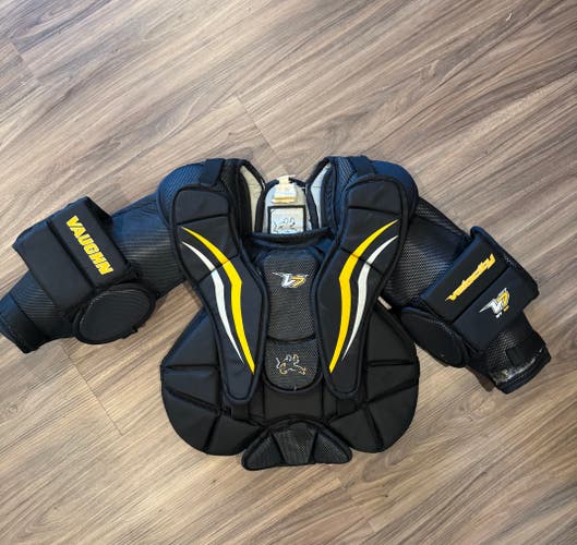 Small Vaughn Velocity V7 Goalie Chest Protector (Used)