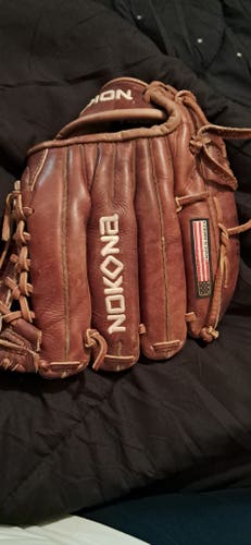 Vintage Nokona Classic Walnut WB-1150 11.5" Infield Baseball Glove RHT "The American Glove"