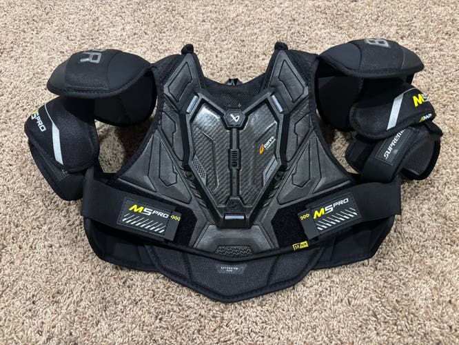 Men's Medium Senior Bauer Supreme M5 Pro Shoulder Pads (Used)