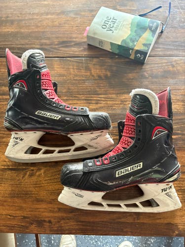 2017 Bauer Vapor 1X Hockey Skates Regular Width 7 (Used)