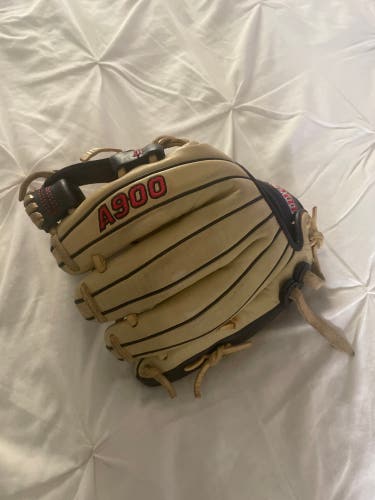 2024 Wilson A900 RH Infield Baseball Glove 11.5" (Used)