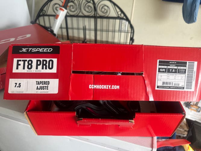 Black CCM JetSpeed FT8 Pro Hockey Skates Regular Width Pro Stock 7.5
