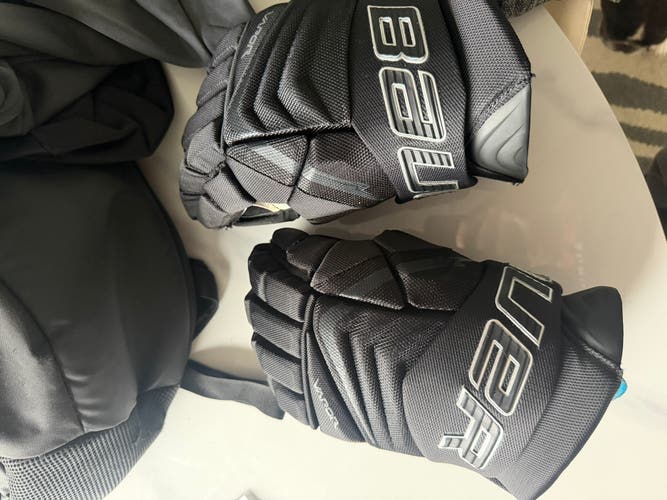 Bauer Vapor Flylite Gloves 13" (Used)