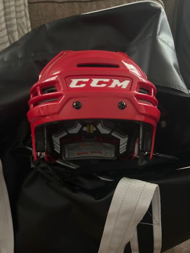 Small CCM Tacks 910 Helmet (New)
