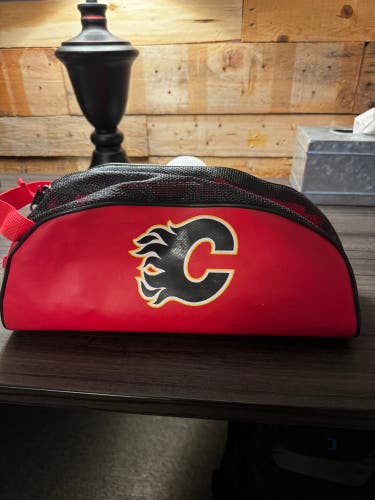 Calgary Flames Toiletry Tape Bag (Used)