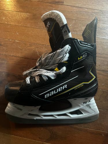 Black/Yellow 2024 Bauer Supreme M40 Hockey Skates Regular Width Size 3 (Used)