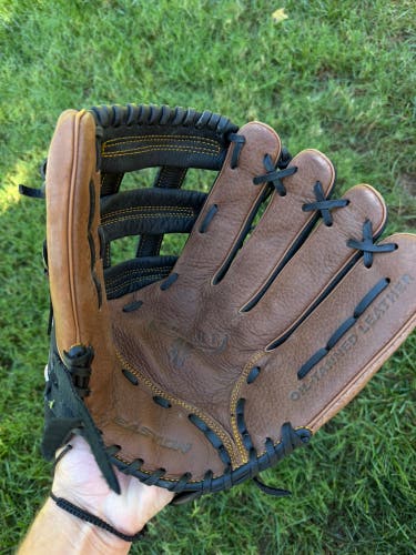 Easton Prime RH Outfield Softball Glove 13" (Used)