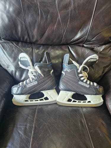 Black Bauer Nexus 55 Hockey Skates Regular Width Size 2 (Used)