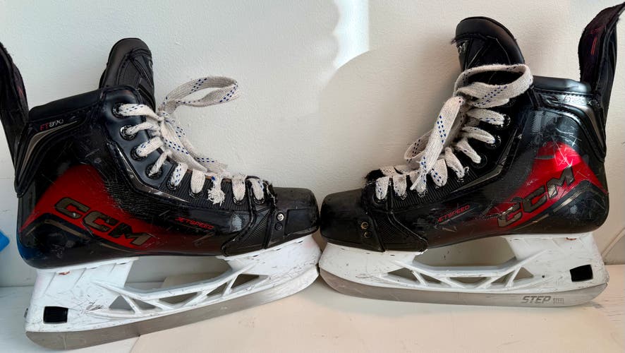 Black CCM JetSpeed FT890 Hockey Skates Regular Width Size 5 (Used)