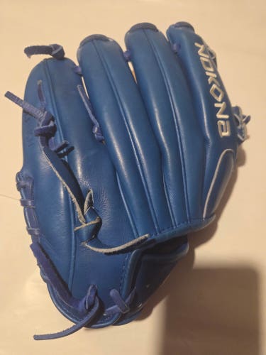 Nokona like new RH SKN6 Baseball Glove 11.5"