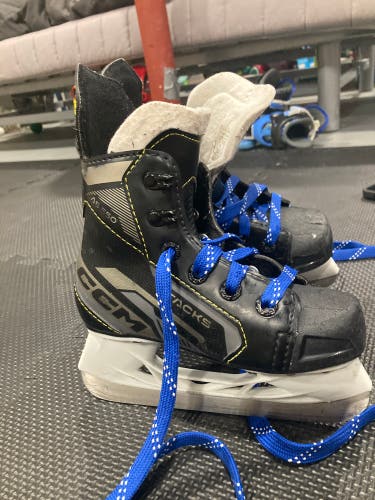 CCM AS-550 Hockey Skates 10 (Used)