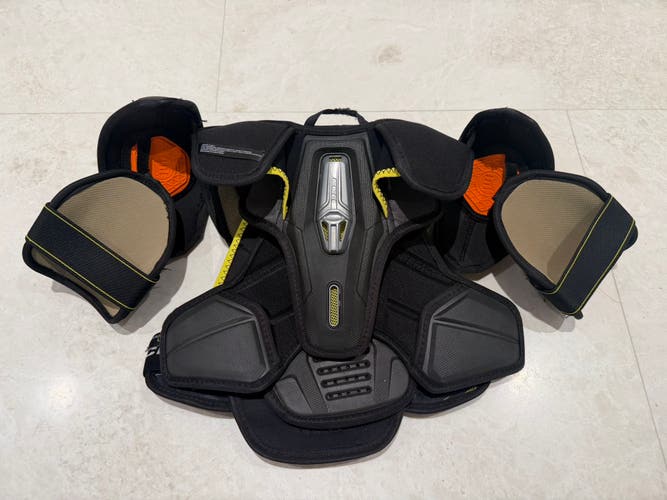 Small Junior CCM Tacks AS-V Shoulder Pads (Used)