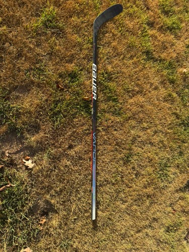 Junior Bauer Vapor Hyperlite Right Handed Hockey Stick P28 40 Flex (Used)