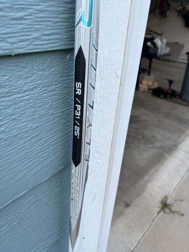 Senior Bauer Vapor Flylite Full Right Goalie Stick 25" Paddle (New)