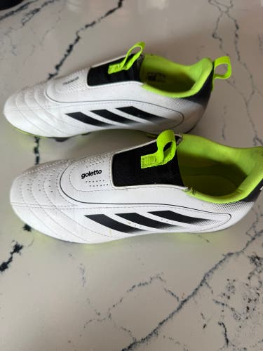 Unisex 2Y (Big Kids / Youth) Adidas Goletto Cleats (Used)