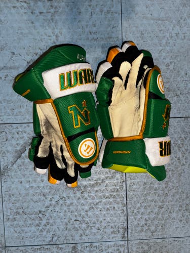 Minnesota North Stars Warrior Alpha Classic Pro Hockey Gloves 14"
