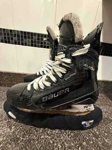 2022 Bauer Supreme Mach Hockey Skates Extra Wide Width 7 (Used)