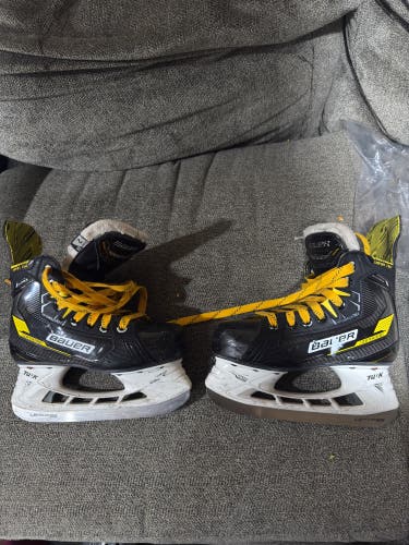 2022 Bauer Supreme Matrix Hockey Skates Extra Wide Width Size 2 (Used)