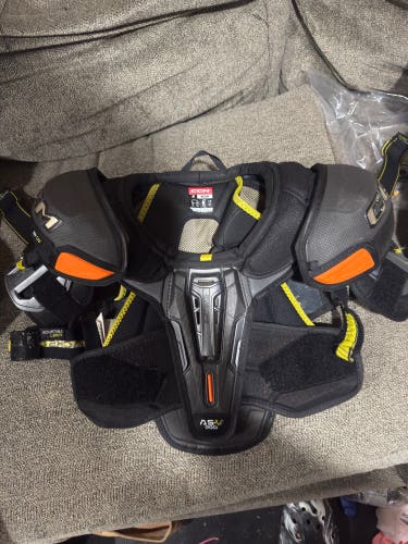 Men's Medium Junior CCM Tacks AS-V Pro Shoulder Pads (Used)
