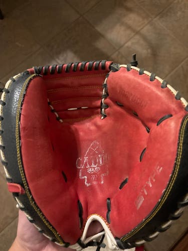Marucci Caddo RH Catcher's Baseball Glove 31" (Used)