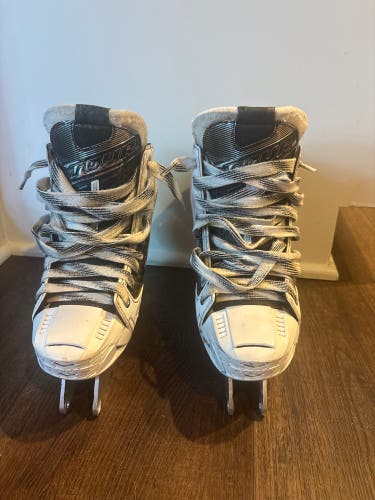 Tour Kv1 Goalie Inline Skates Regular Width Size 6 (Used)